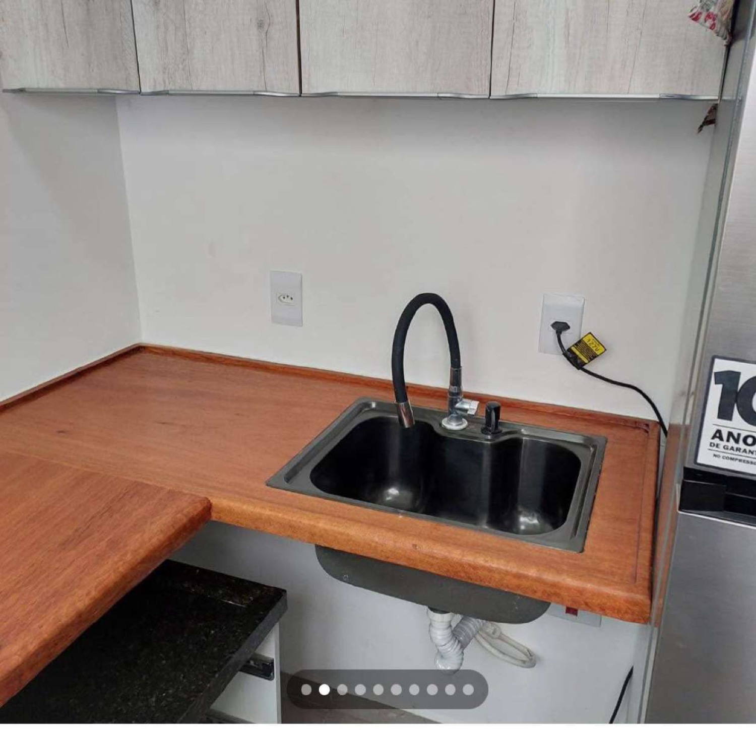 Bancada de cozinha em madeira maciça